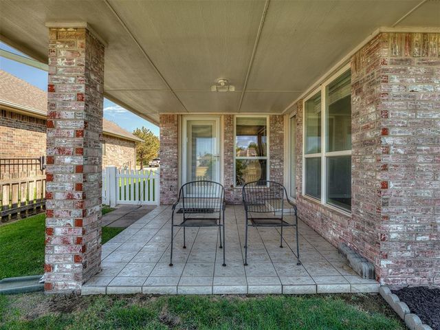 11625 Hackney Lane, Yukon, OK 73099