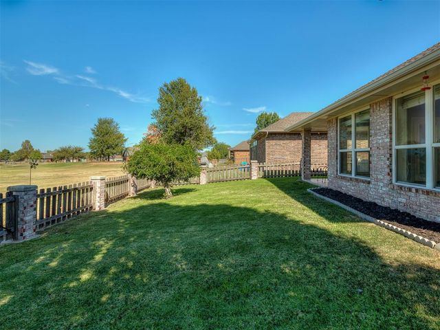 11625 Hackney Lane, Yukon, OK 73099