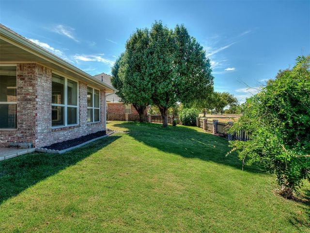 11625 Hackney Lane, Yukon, OK 73099