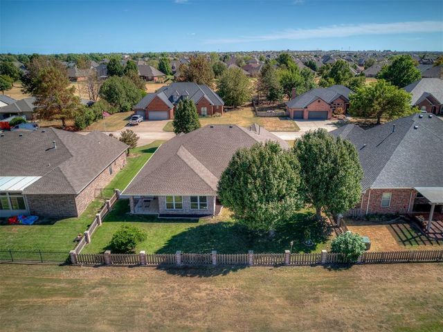 11625 Hackney Lane, Yukon, OK 73099