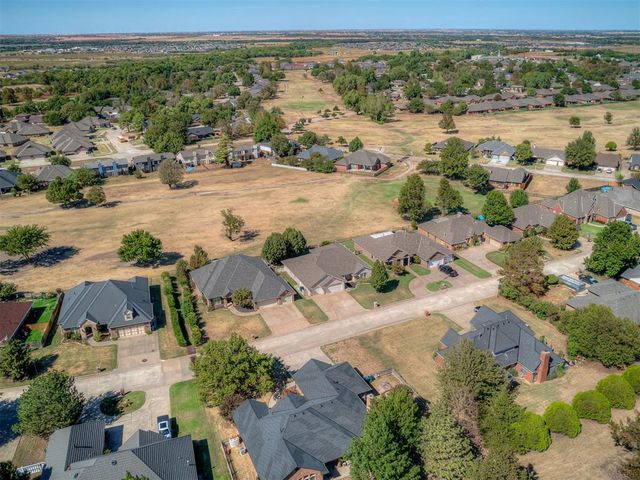 11625 Hackney Lane, Yukon, OK 73099
