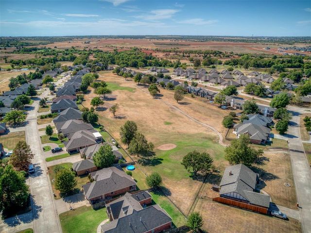 11625 Hackney Lane, Yukon, OK 73099