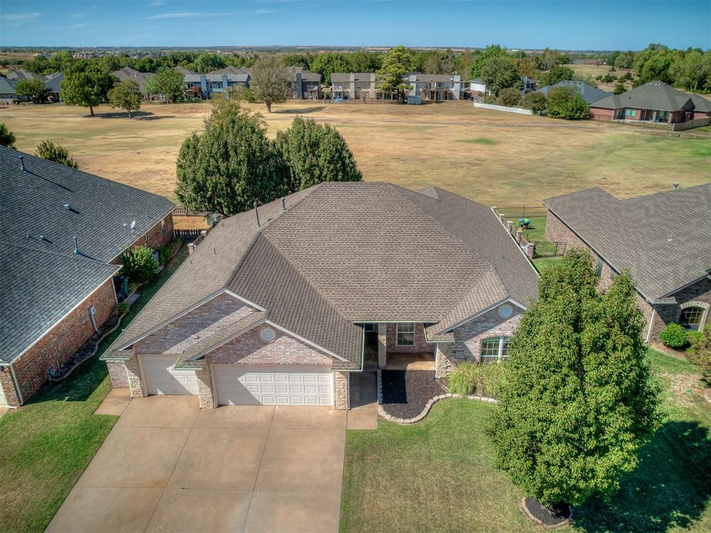 11625 Hackney Lane, Yukon, OK 73099