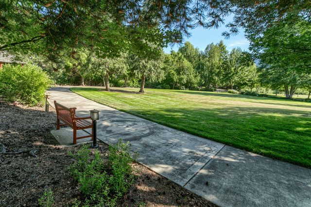 939 Mountain Meadows Circle, Ashland, OR 97520