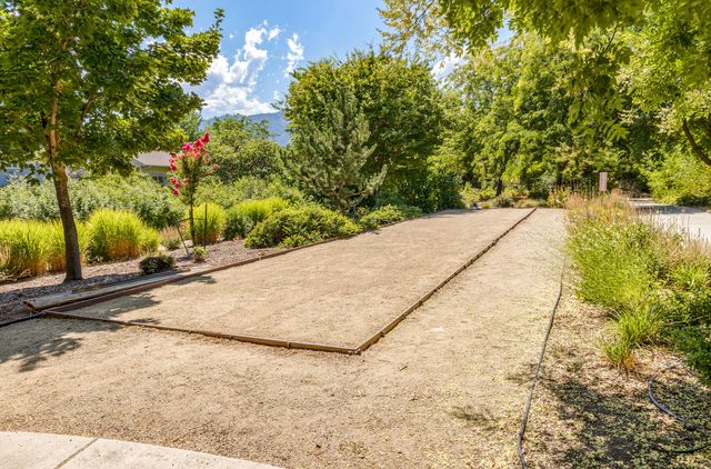 939 Mountain Meadows Circle, Ashland, OR 97520