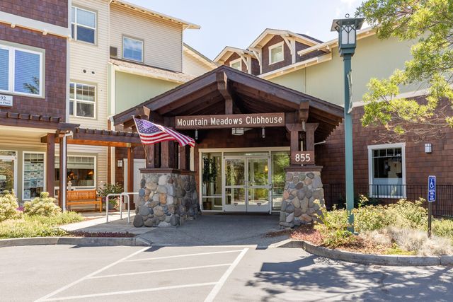 939 Mountain Meadows Circle, Ashland, OR 97520