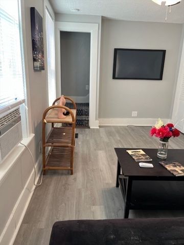 10 Crump St, Hudson, MA 01749