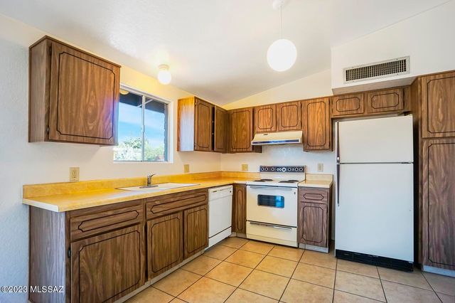 7717 N Jensen Drive, Tucson, AZ 85714