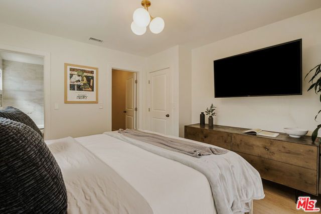 1316 N Chester Avenue, Inglewood, CA 90302