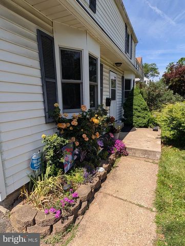 417 N WARMINSTER RD, Hatboro, PA 19040