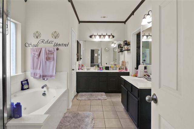 4951 Eyrie Court, Grand Prairie, TX 75052