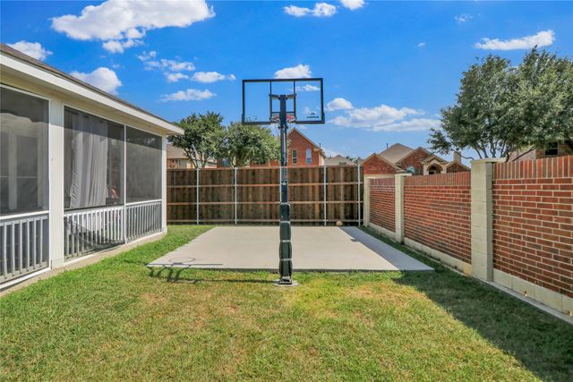 4951 Eyrie Court, Grand Prairie, TX 75052