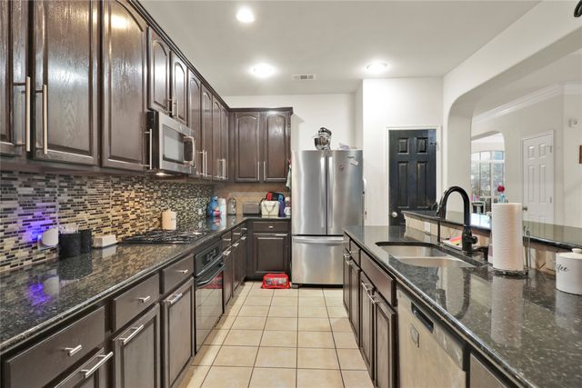 4951 Eyrie Court, Grand Prairie, TX 75052