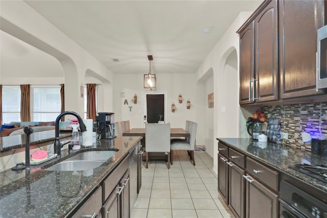 4951 Eyrie Court, Grand Prairie, TX 75052