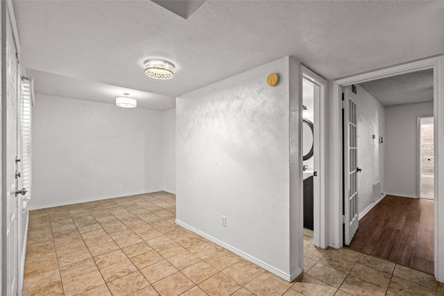 812 Creekside Drive, Lewisville, TX 75067