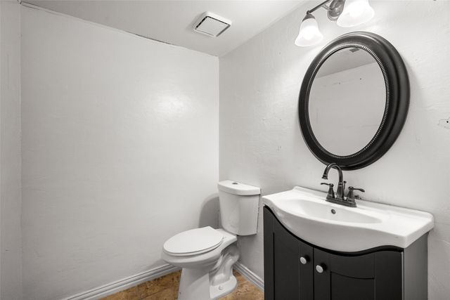 812 Creekside Drive, Lewisville, TX 75067