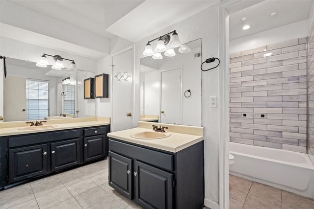 812 Creekside Drive, Lewisville, TX 75067