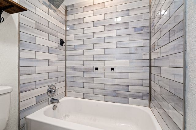 812 Creekside Drive, Lewisville, TX 75067