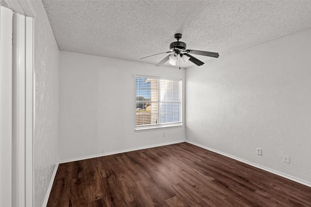 812 Creekside Drive, Lewisville, TX 75067