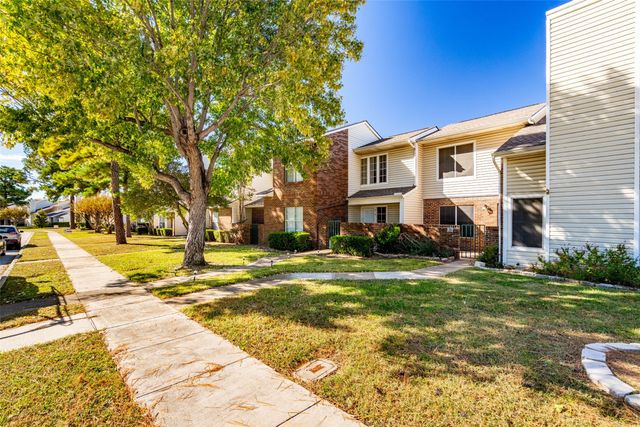 812 Creekside Drive, Lewisville, TX 75067