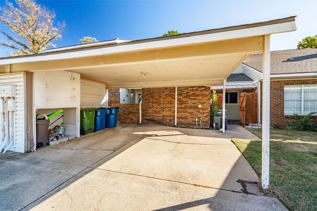 812 Creekside Drive, Lewisville, TX 75067