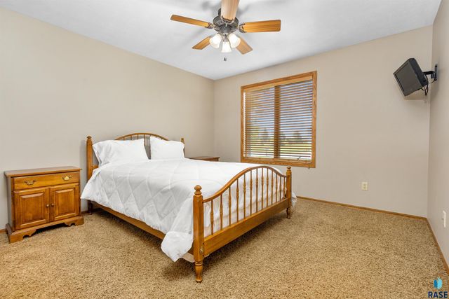 47862 Atterbury Ct Court, Harrisburg, SD 57032