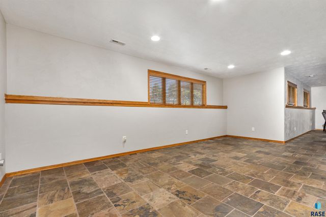 47862 Atterbury Ct Court, Harrisburg, SD 57032