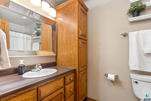 47862 Atterbury Ct Court, Harrisburg, SD 57032