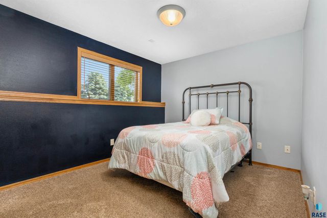 47862 Atterbury Ct Court, Harrisburg, SD 57032