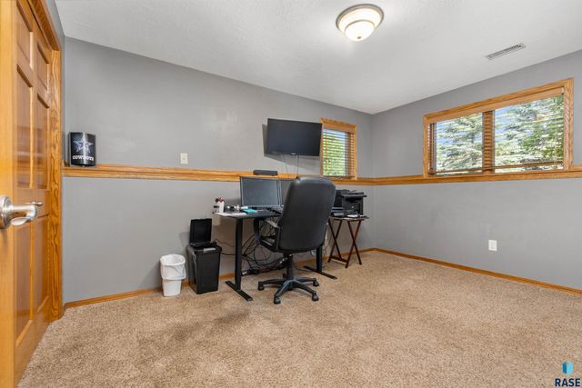 47862 Atterbury Ct Court, Harrisburg, SD 57032