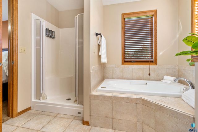 47862 Atterbury Ct Court, Harrisburg, SD 57032