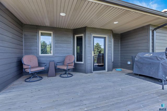 47862 Atterbury Ct Court, Harrisburg, SD 57032