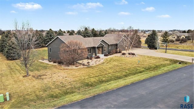 47862 Atterbury Ct Court, Harrisburg, SD 57032