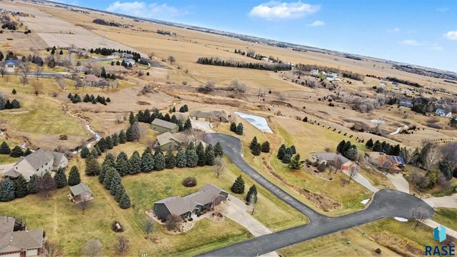 47862 Atterbury Ct Court, Harrisburg, SD 57032