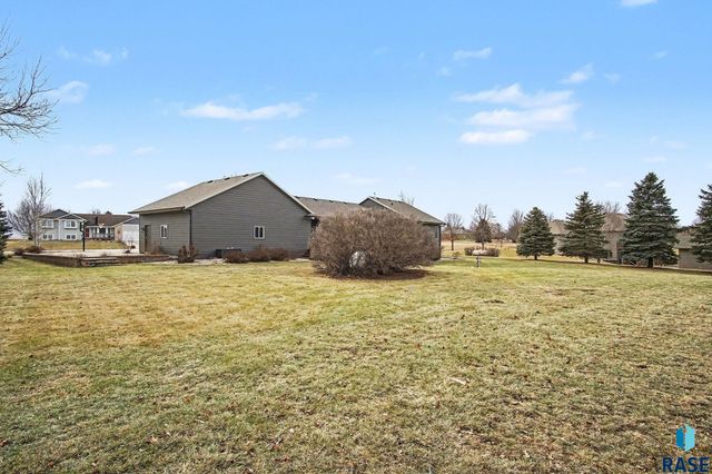 47862 Atterbury Ct Court, Harrisburg, SD 57032