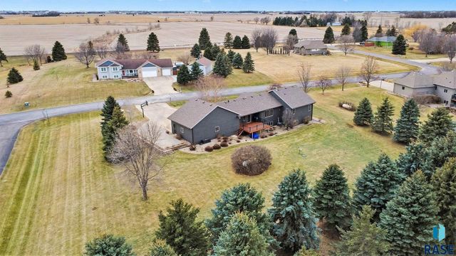 47862 Atterbury Ct Court, Harrisburg, SD 57032