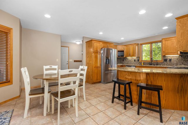 47862 Atterbury Ct Court, Harrisburg, SD 57032