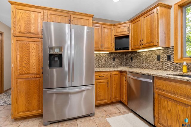 47862 Atterbury Ct Court, Harrisburg, SD 57032