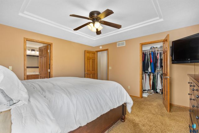 47862 Atterbury Ct Court, Harrisburg, SD 57032