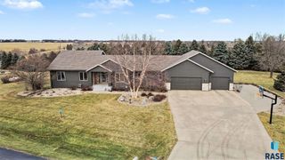47862 Atterbury Ct Court, Harrisburg, SD 57032