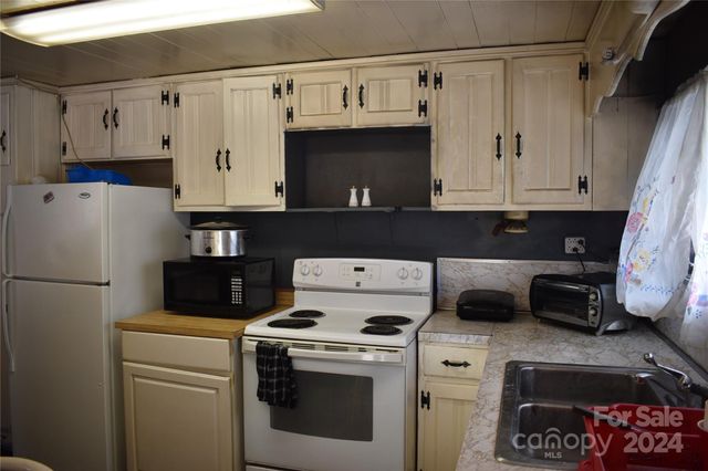 36 Euclid Avenue, Marion, NC 28752