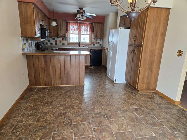 4524 BLESER COURT, Manitowoc, WI 54220