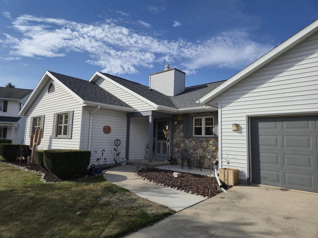 4524 BLESER COURT, Manitowoc, WI 54220