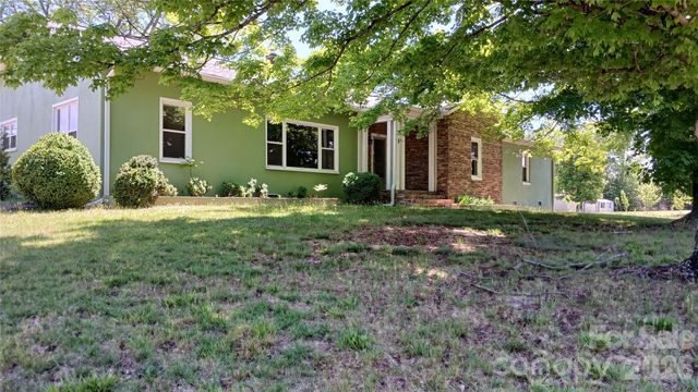 300 Woodlawn Drive, Connelly Springs, NC 28612