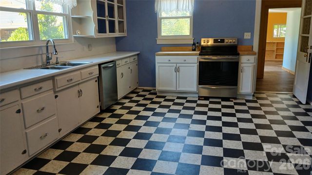 300 Woodlawn Drive, Connelly Springs, NC 28612