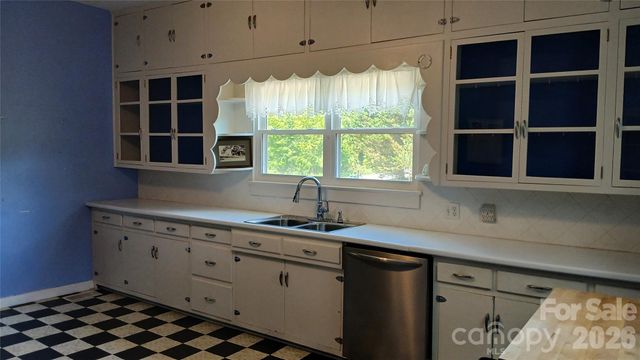300 Woodlawn Drive, Connelly Springs, NC 28612