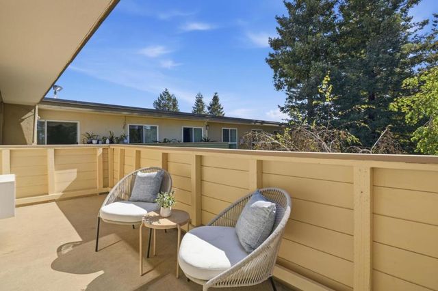 1031 Crestview Drive 305, Mountain View, CA 94040