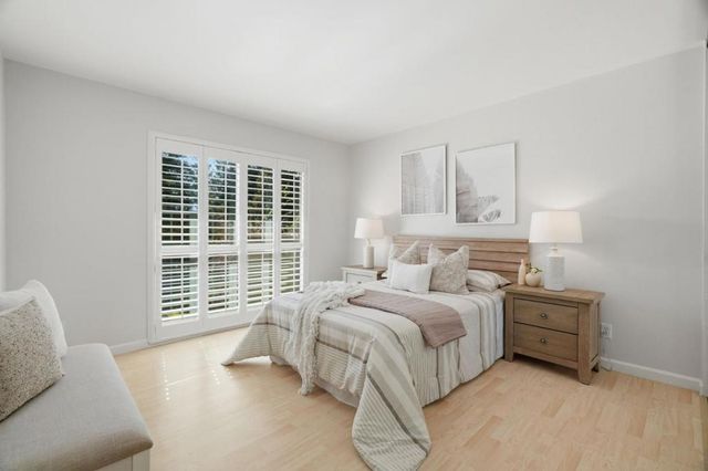 1031 Crestview Drive 305, Mountain View, CA 94040