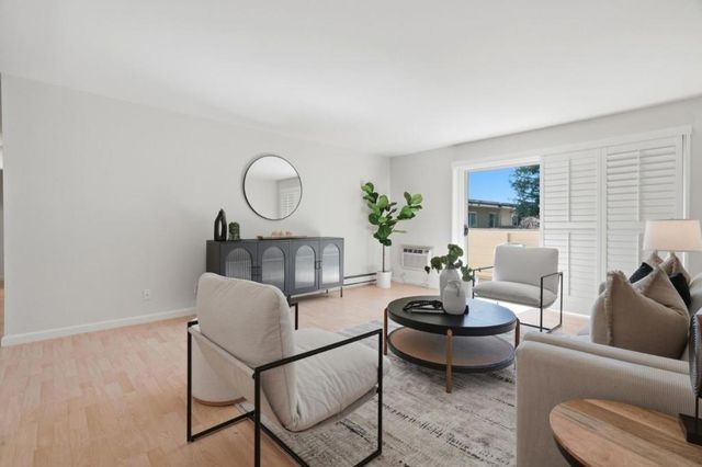 1031 Crestview Drive 305, Mountain View, CA 94040