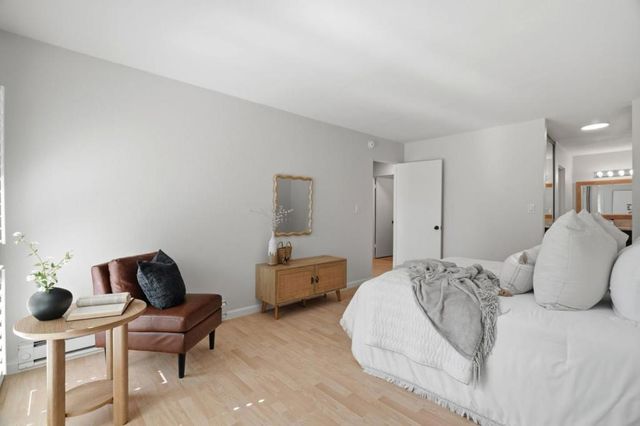 1031 Crestview Drive 305, Mountain View, CA 94040